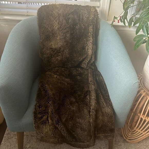 Ballard Design Lush Faux Fur Throw - Picture 1 of 5